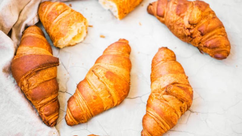 CAN DOGS EAT CROISSANTS